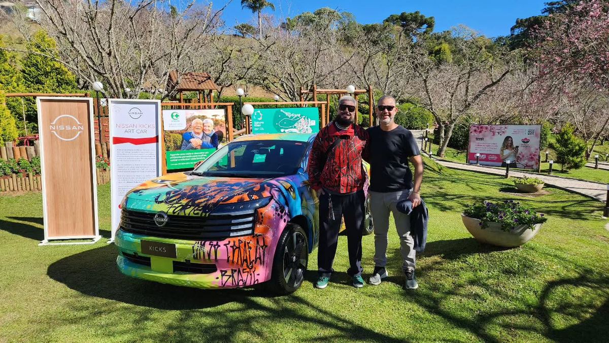 Nissan Kicks Art Car exposto no Parque da Cerejeira, em Campos do Jordão